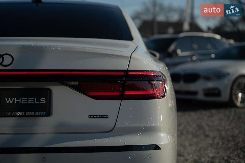 Седан Audi A8 2021 в Черновцах