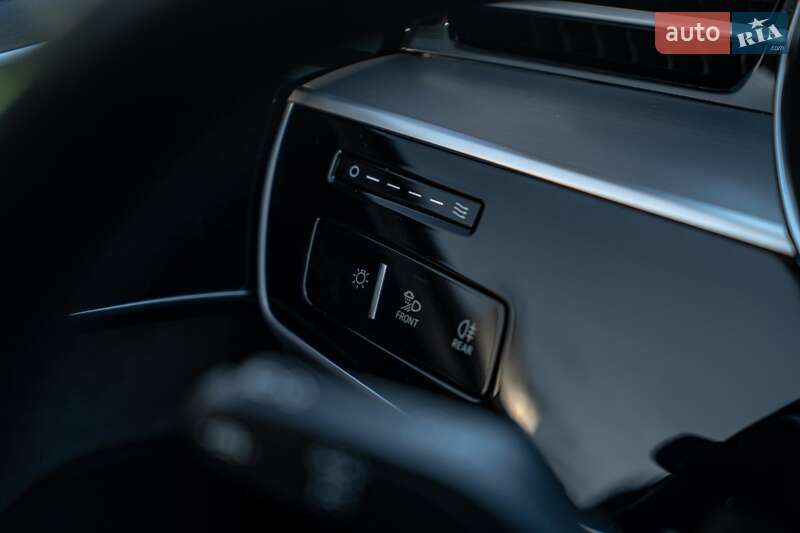 Седан Audi A8 2021 в Черновцах