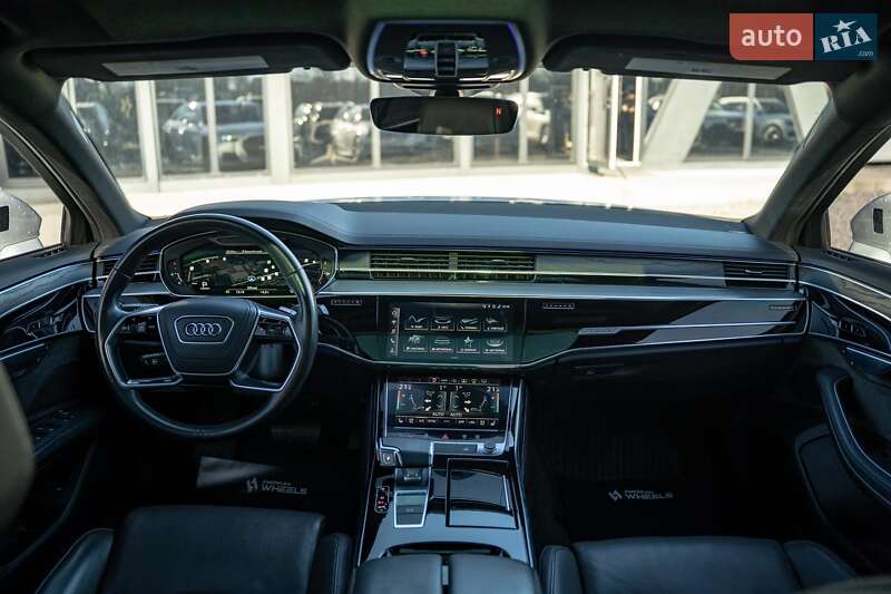 Седан Audi A8 2021 в Черновцах