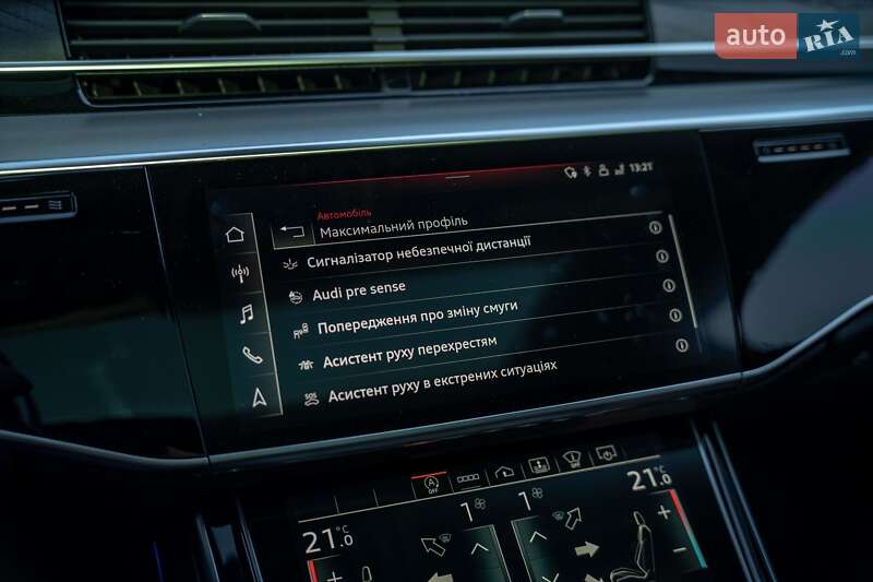 Седан Audi A8 2021 в Черновцах