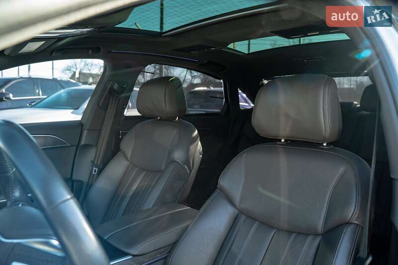Седан Audi A8 2021 в Черновцах