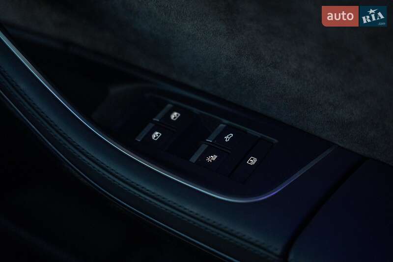 Седан Audi A8 2021 в Черновцах