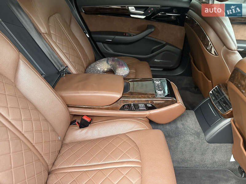 Седан Audi A8 2016 в Николаеве
