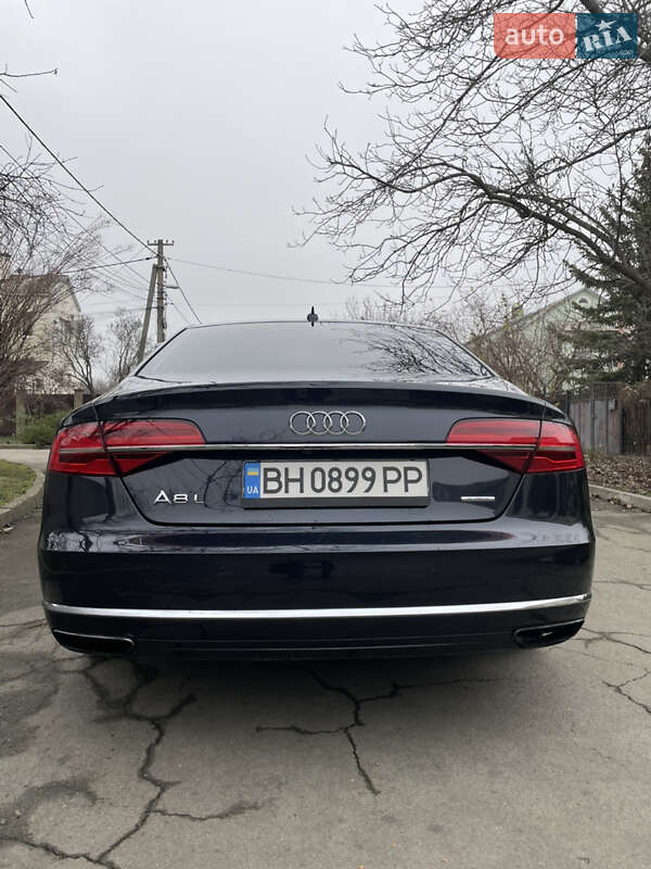 Седан Audi A8 2015 в Днепре