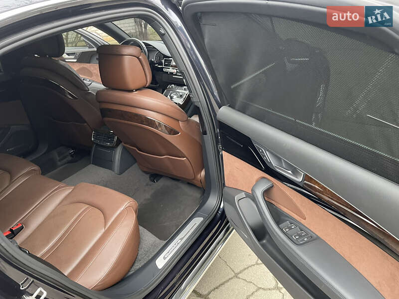 Седан Audi A8 2015 в Днепре