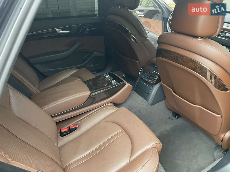 Седан Audi A8 2015 в Днепре