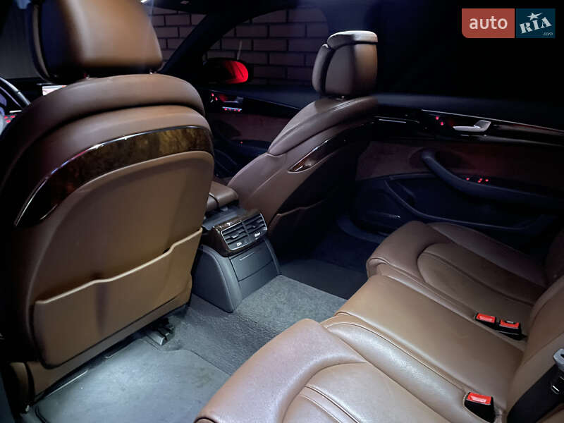 Седан Audi A8 2015 в Днепре