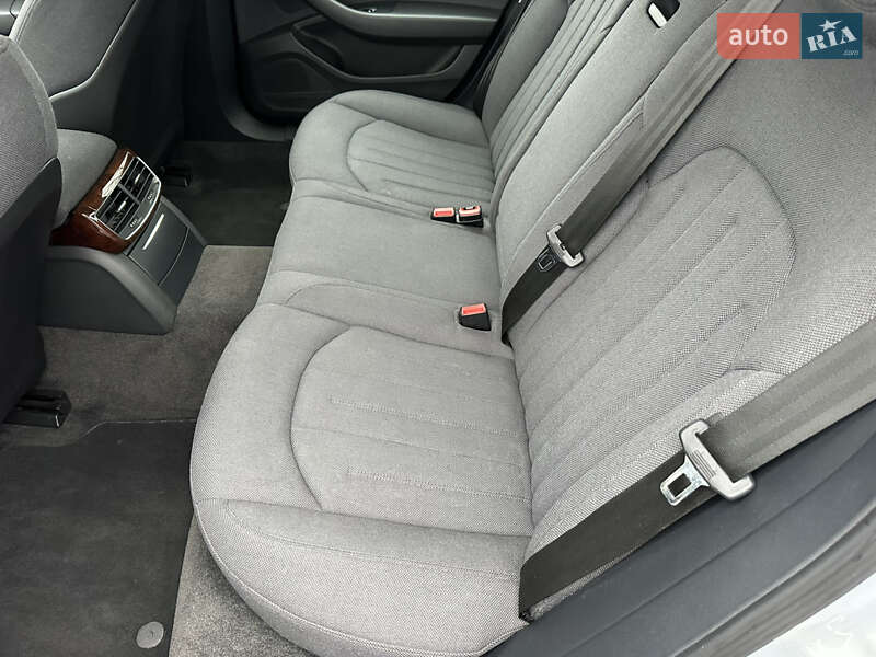 Седан Audi A8 2012 в Киеве