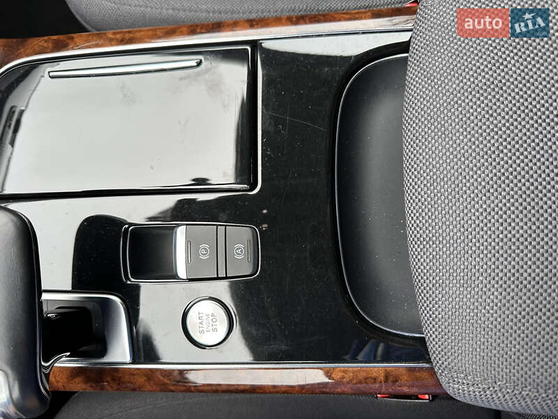 Седан Audi A8 2012 в Киеве