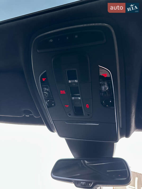 Седан Audi A8 2013 в Киеве