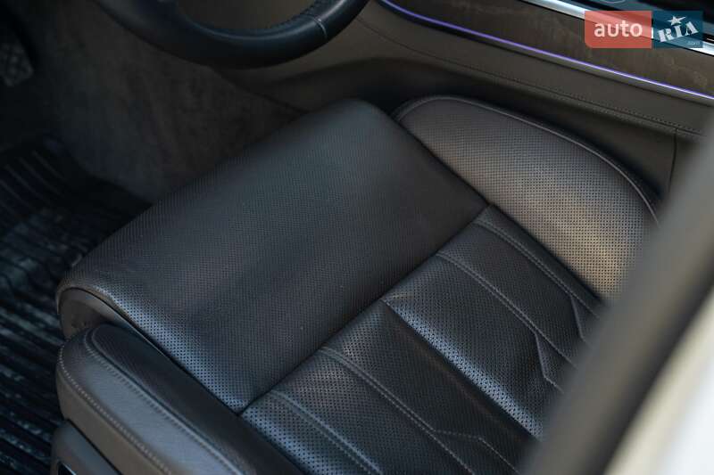 Седан Audi A8 2021 в Черновцах