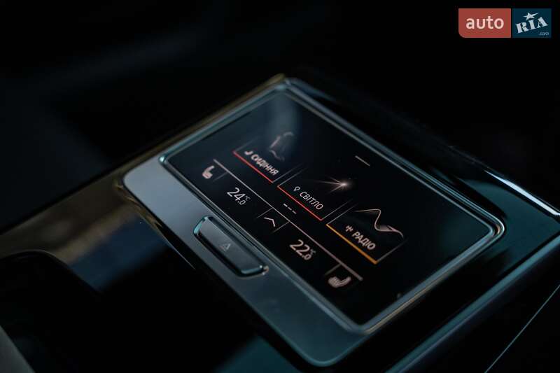 Седан Audi A8 2021 в Черновцах