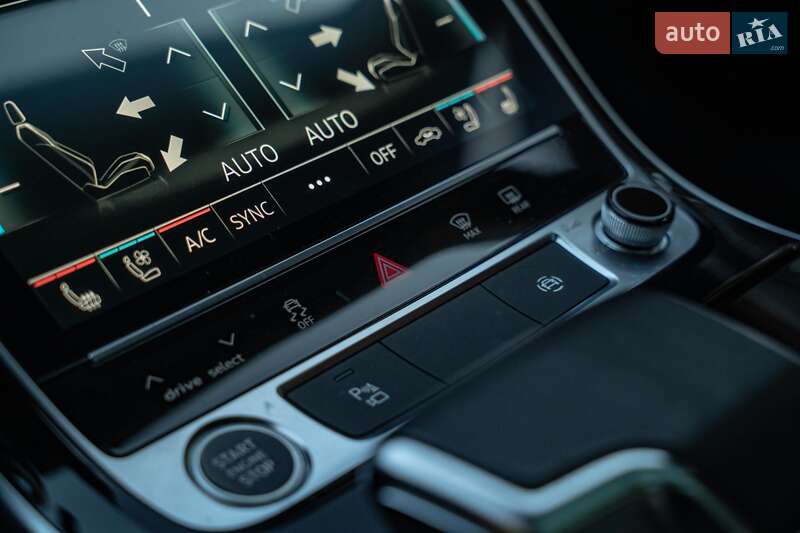 Седан Audi A8 2021 в Черновцах