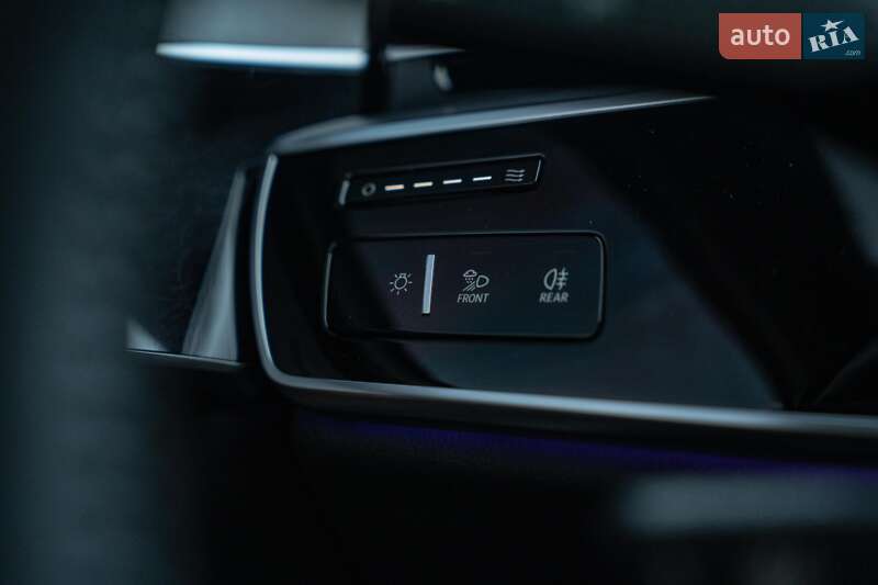 Седан Audi A8 2021 в Черновцах