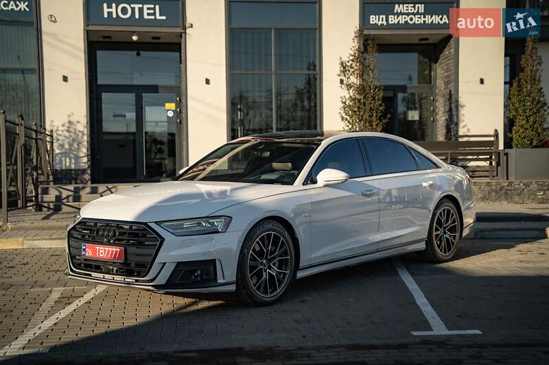 Седан Audi A8 2021 в Черновцах