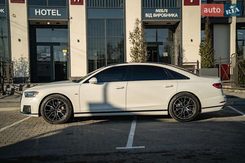 Седан Audi A8 2021 в Черновцах