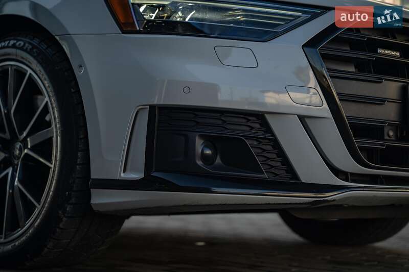 Седан Audi A8 2021 в Черновцах