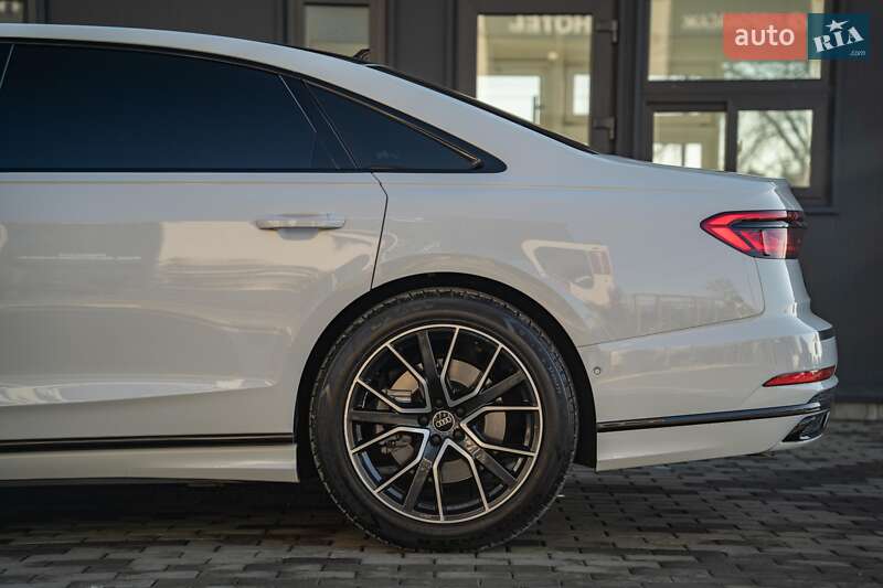 Седан Audi A8 2021 в Черновцах
