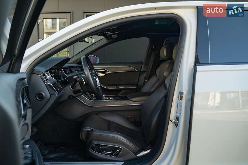 Седан Audi A8 2021 в Черновцах