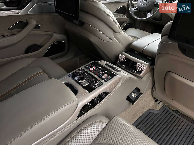Седан Audi A8 2013 в Киеве