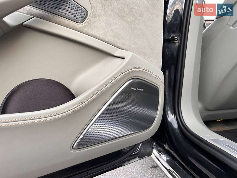 Седан Audi A8 2013 в Киеве