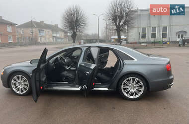 Седан Audi A8 2014 в Коростене