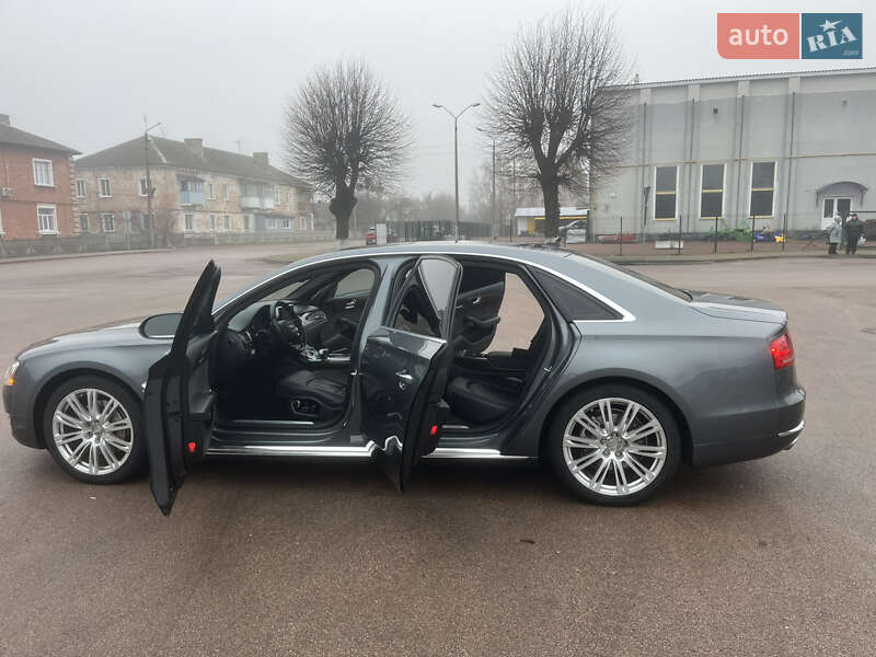 Седан Audi A8 2014 в Коростене