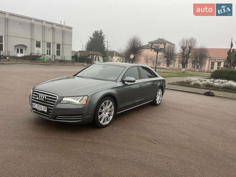 Седан Audi A8 2014 в Коростене