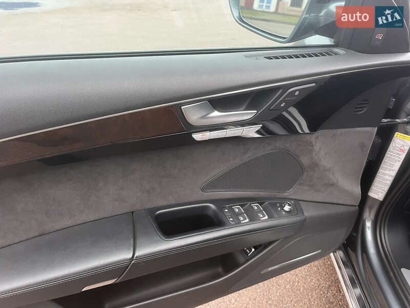 Седан Audi A8 2014 в Коростене