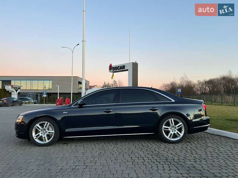 Седан Audi A8 2016 в Львові