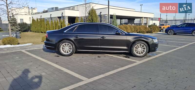 Седан Audi A8 2017 в Мукачево