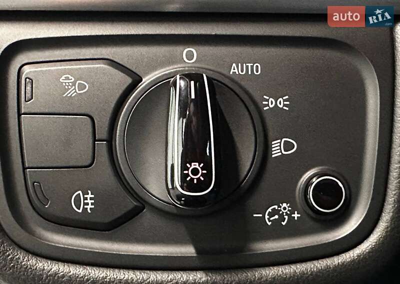 Седан Audi A8 2013 в Львове