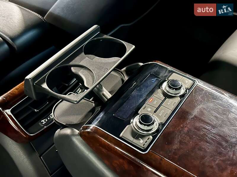 Седан Audi A8 2013 в Львове