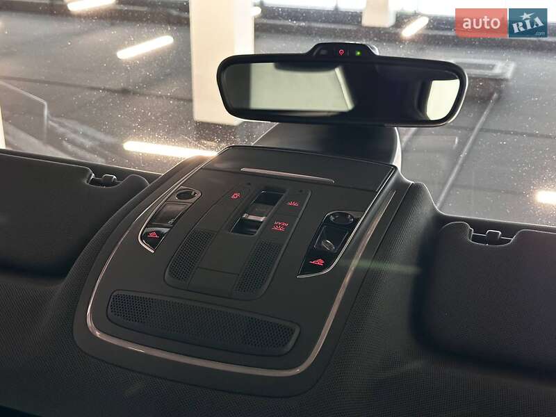 Седан Audi A8 2013 в Львове