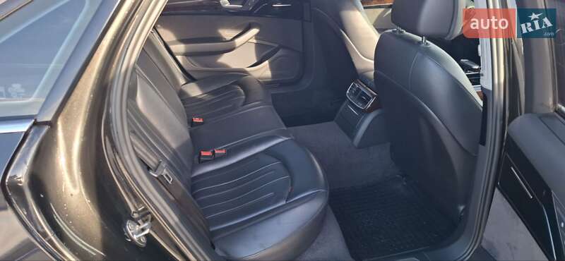 Седан Audi A8 2017 в Мукачево
