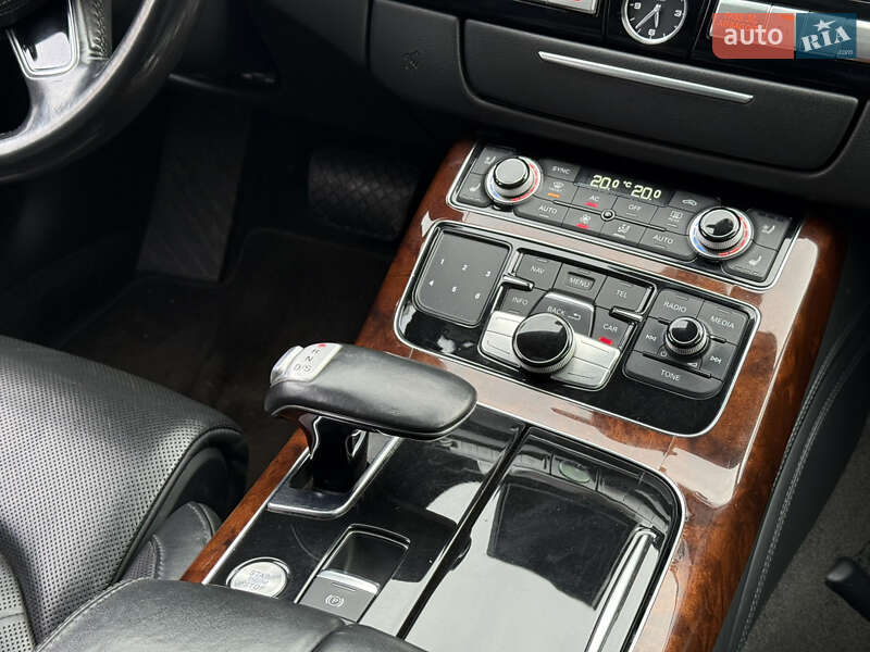 Седан Audi A8 2012 в Черновцах