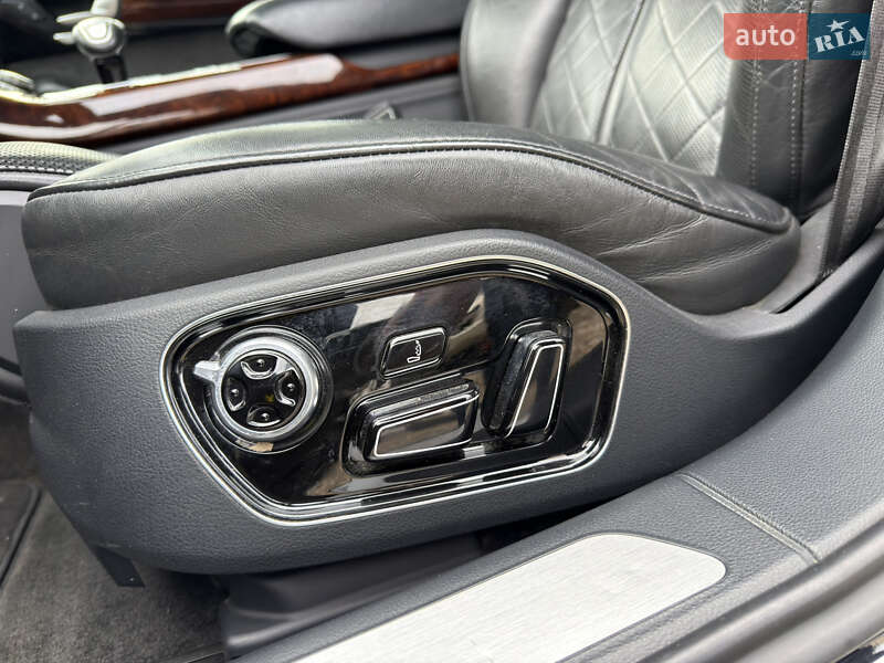 Седан Audi A8 2012 в Черновцах