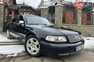 Седан Audi A8 1997 в Тячеві
