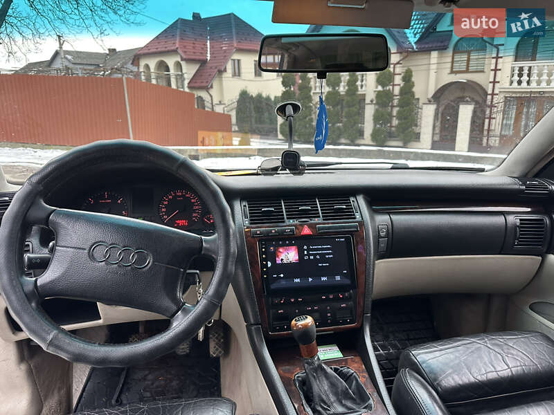 Седан Audi A8 1997 в Тячеве