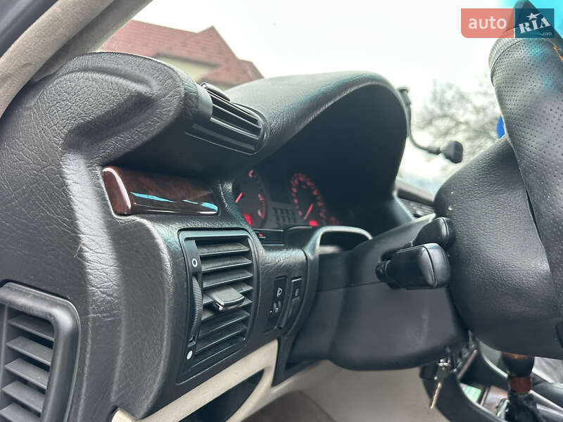 Седан Audi A8 1997 в Тячеве