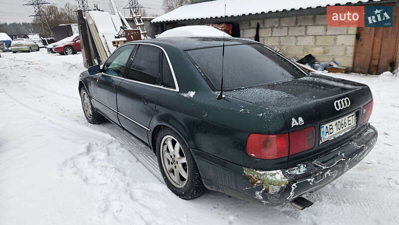 Седан Audi A8 1995 в Киеве