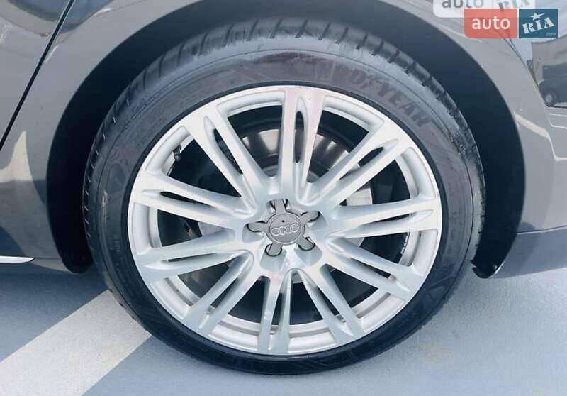 Седан Audi A8 2012 в Львове