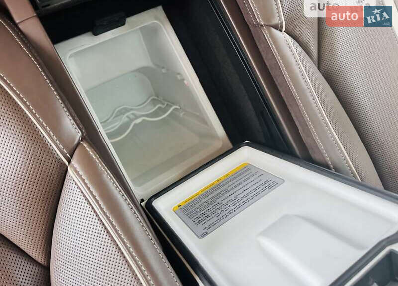 Седан Audi A8 2012 в Львове