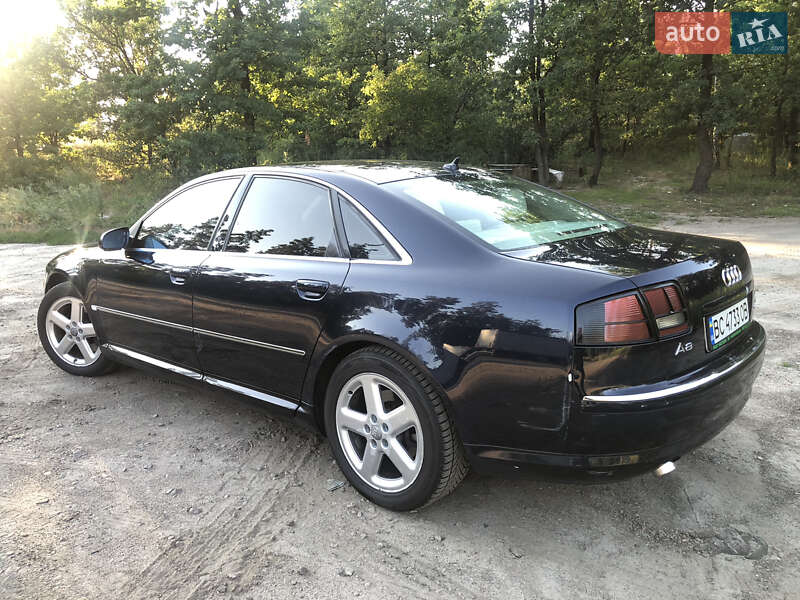 Седан Audi A8 2004 в Буче