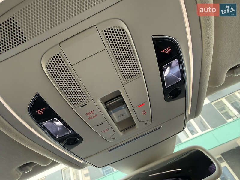 Седан Audi A8 2012 в Одессе