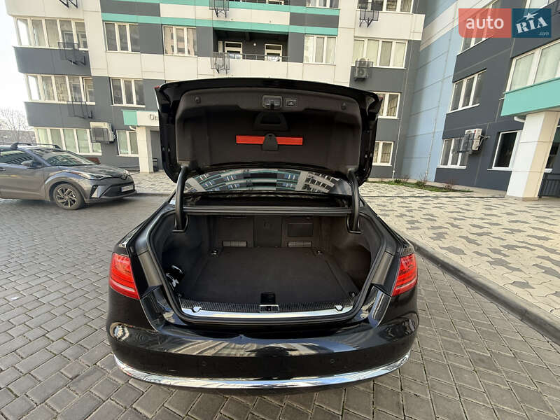 Седан Audi A8 2012 в Одессе