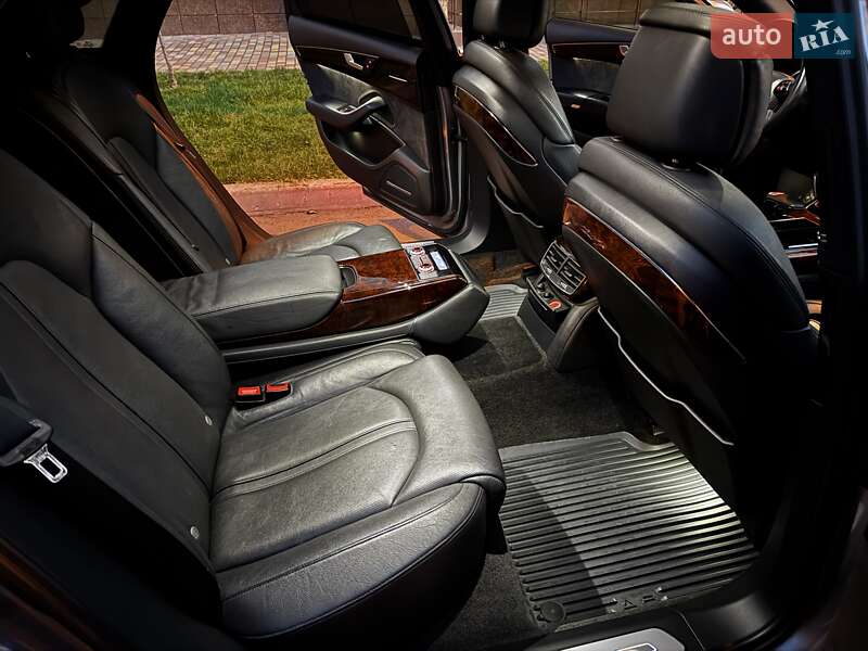 Седан Audi A8 2013 в Одессе