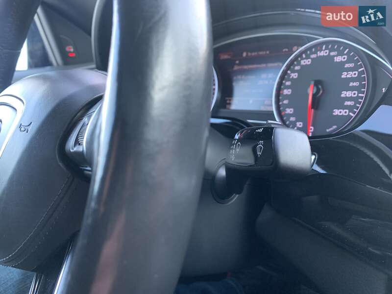 Седан Audi A8 2015 в Умани