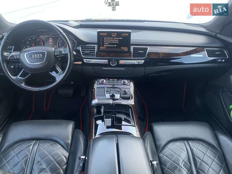 Седан Audi A8 2015 в Умани