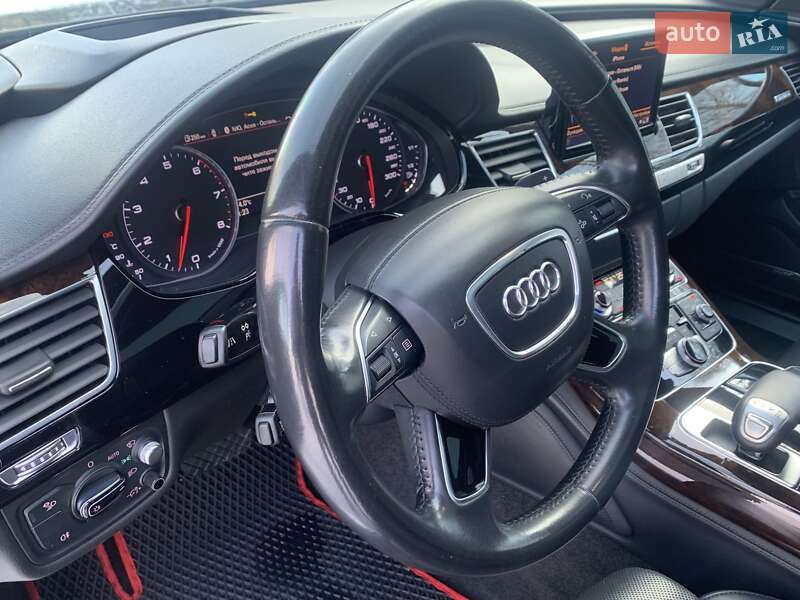 Седан Audi A8 2015 в Умани